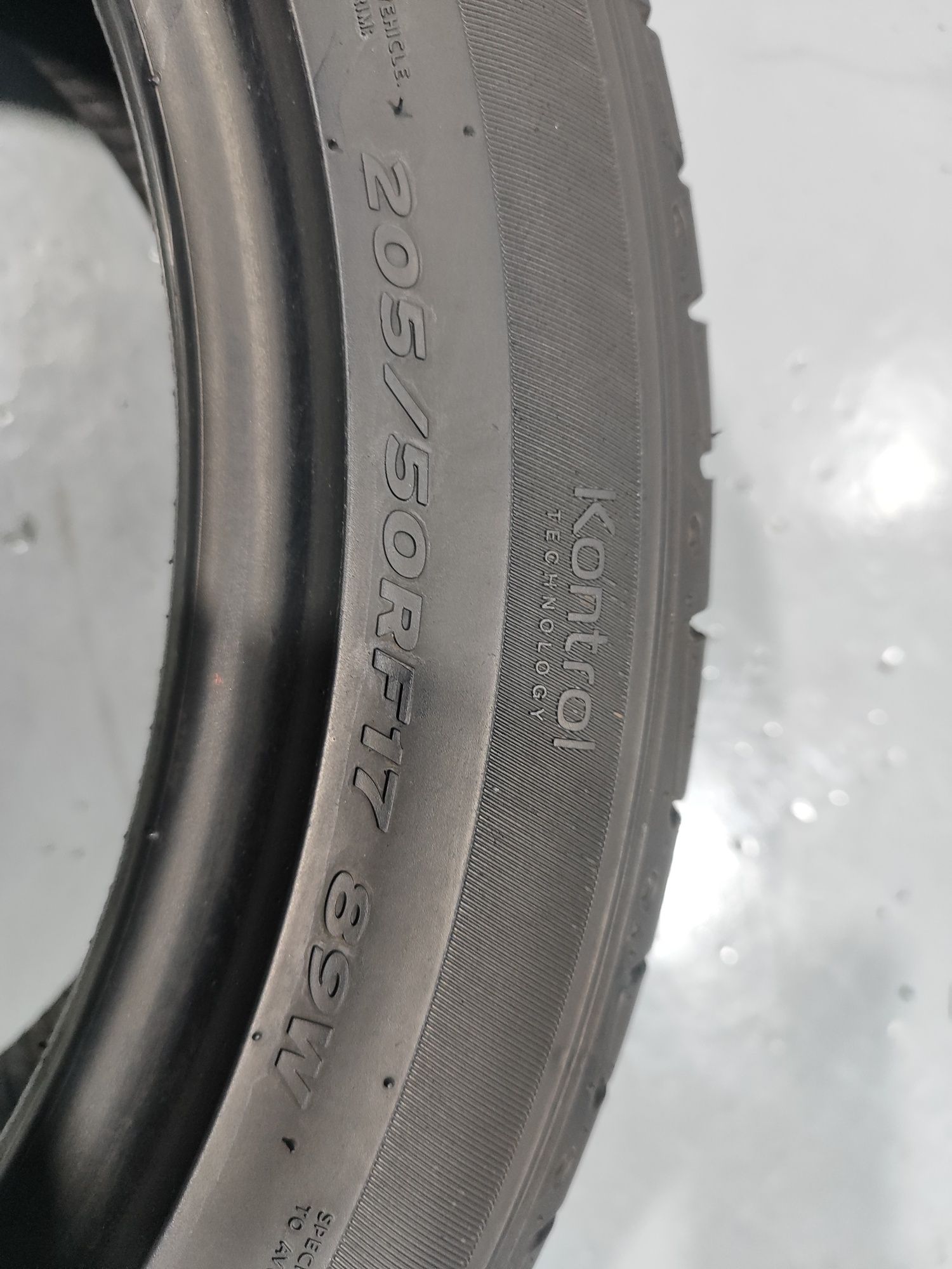 2 pneus semi novos 205-50R17 Hankook RFT - Oferta dos Portes