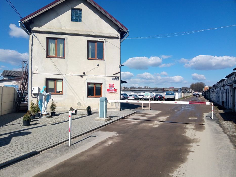 Гараж гбк 16 за тролейбусне депо .