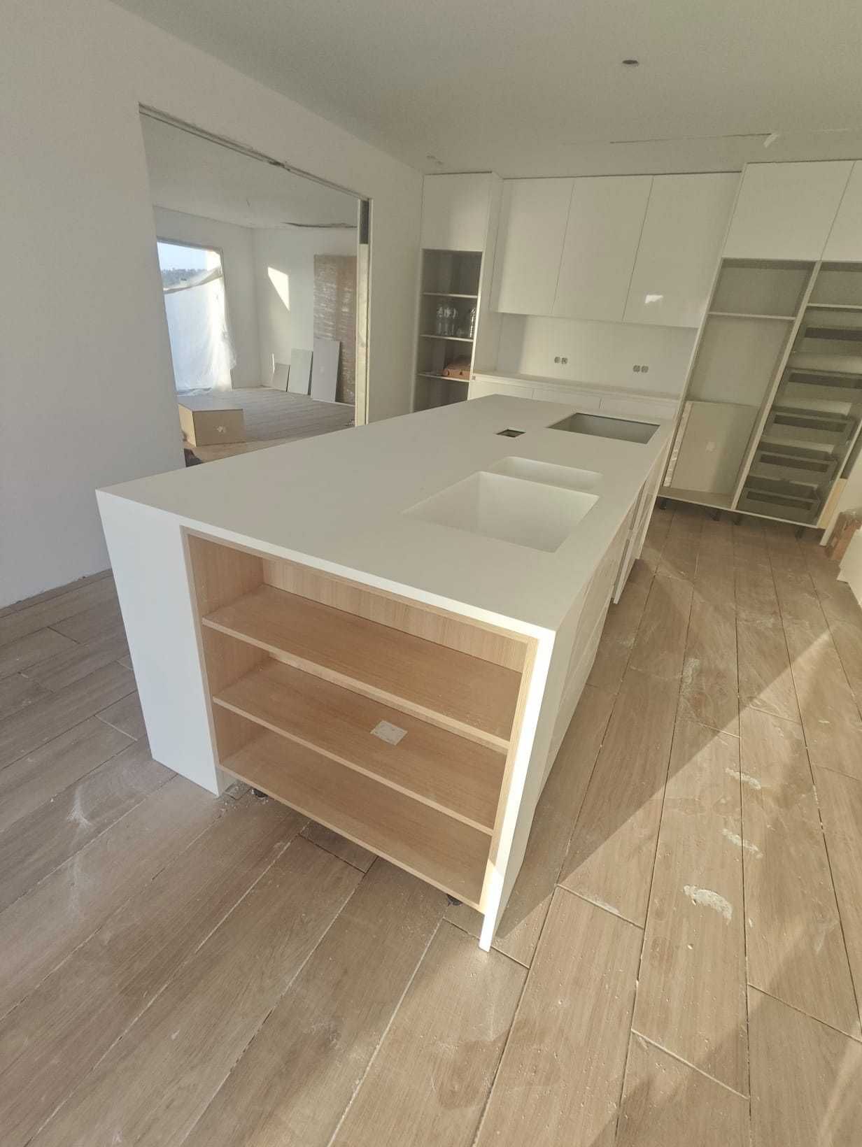 Tampos de cozinha e banho em Corian, Hanex Himacs Solid Surface