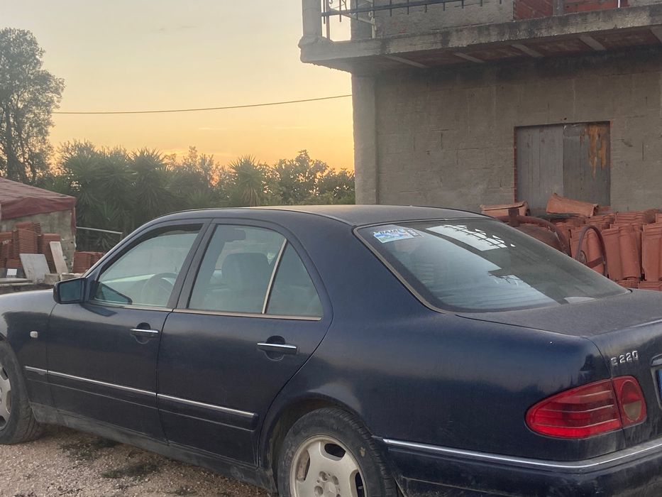 Carro Mercedes em bom estado