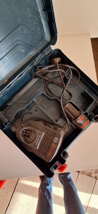 Walizka, ładowarka, bateria.