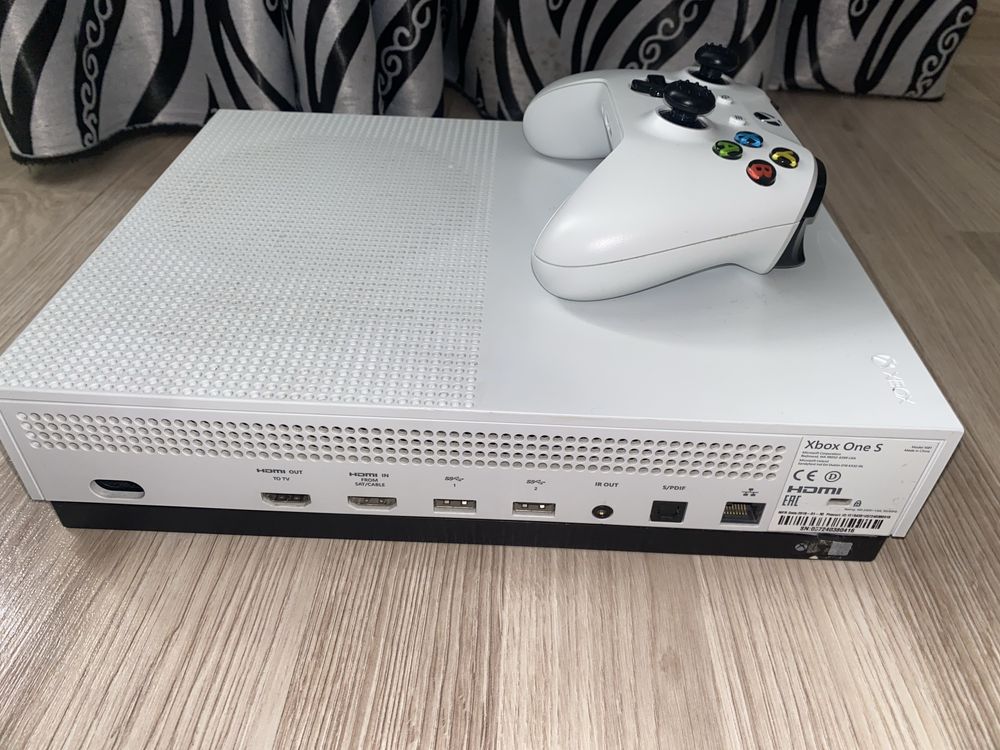 Продам Xbox one s