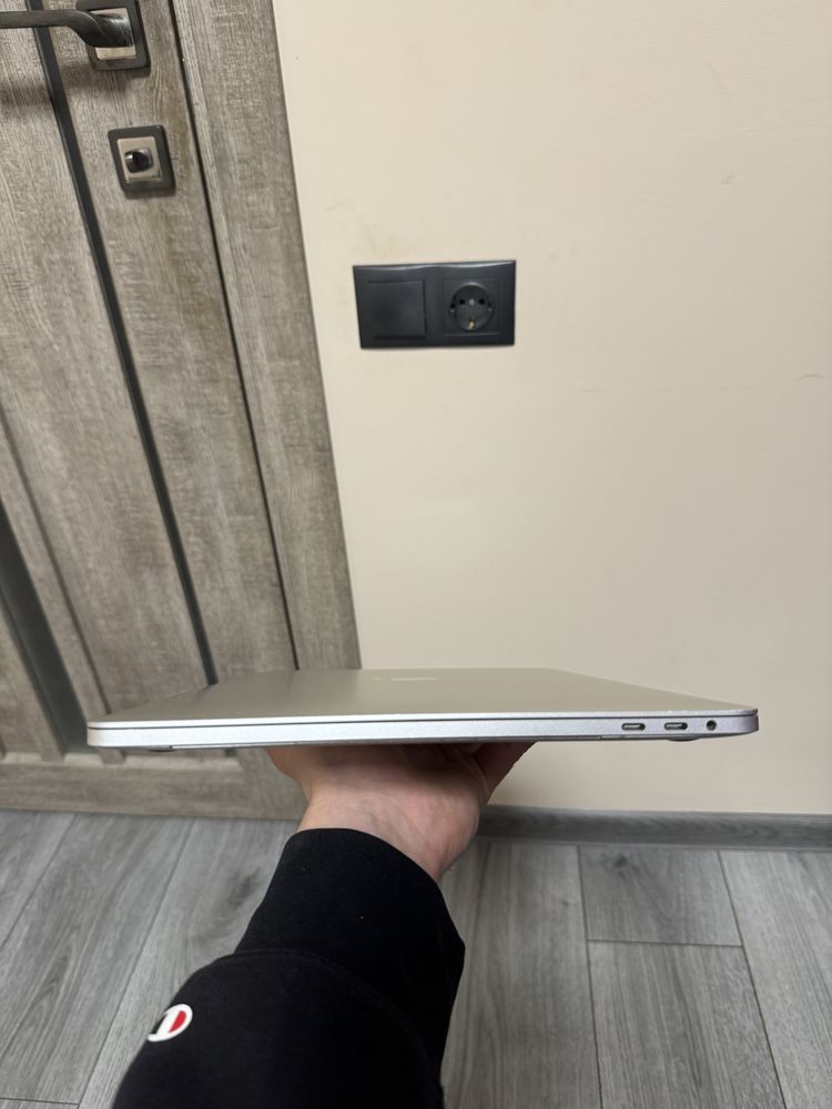 Macbook pro 15 2018 core i7 32/512gb amd pro 555x 4gb