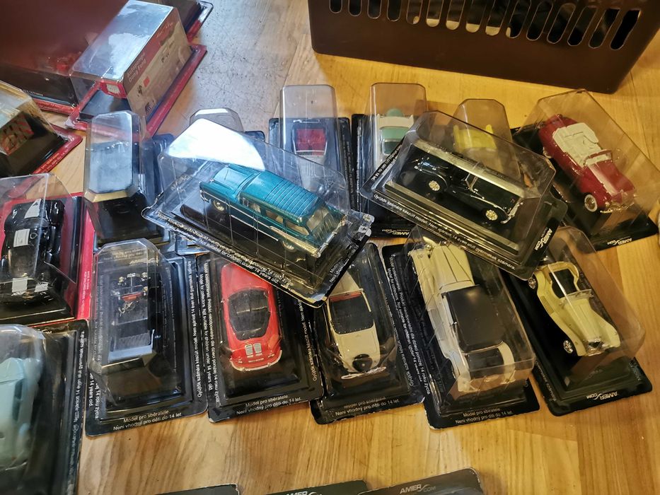 Zabawki samochody kolekcjonerskie
