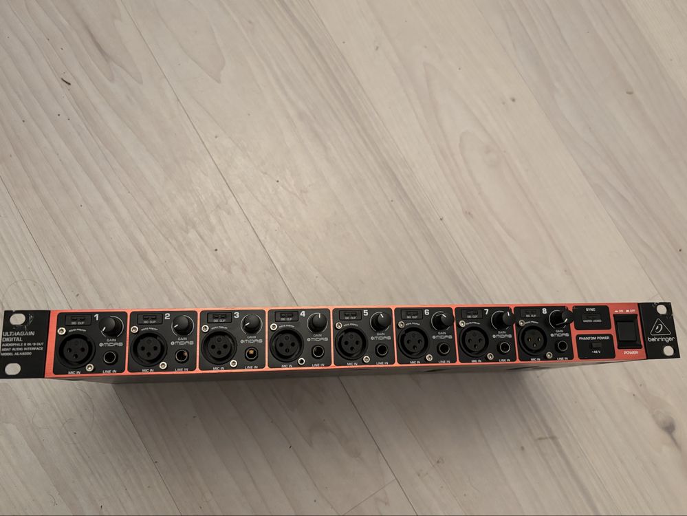 Behringer ADA8200
