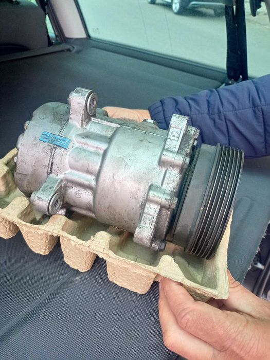 Компрессор кондиционера  VAG