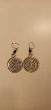 Brincos espiral prateado e preto