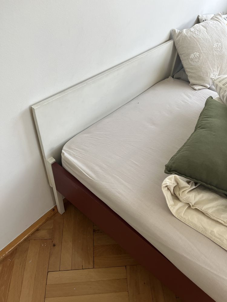 Dwa pojedyncze łóżka w zestawie z materacami