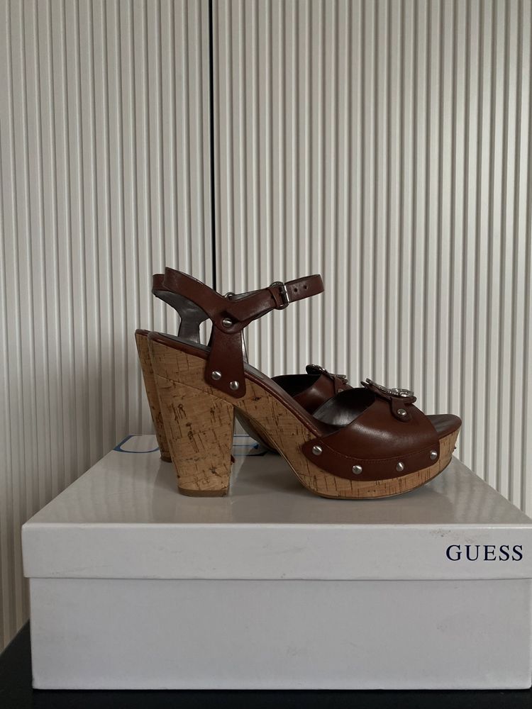 sandały na obcasie koturny GUESS r 39