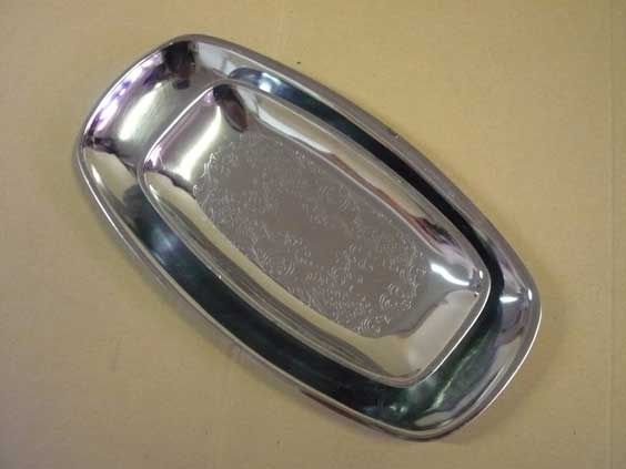 Par de pequenas travessas de metal