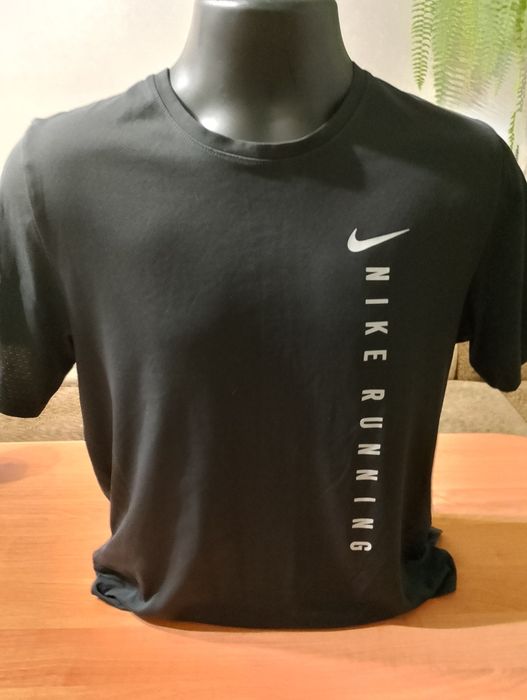 Koszulka damska Nike rozmiar M długość 65 do 68 szerokość 104