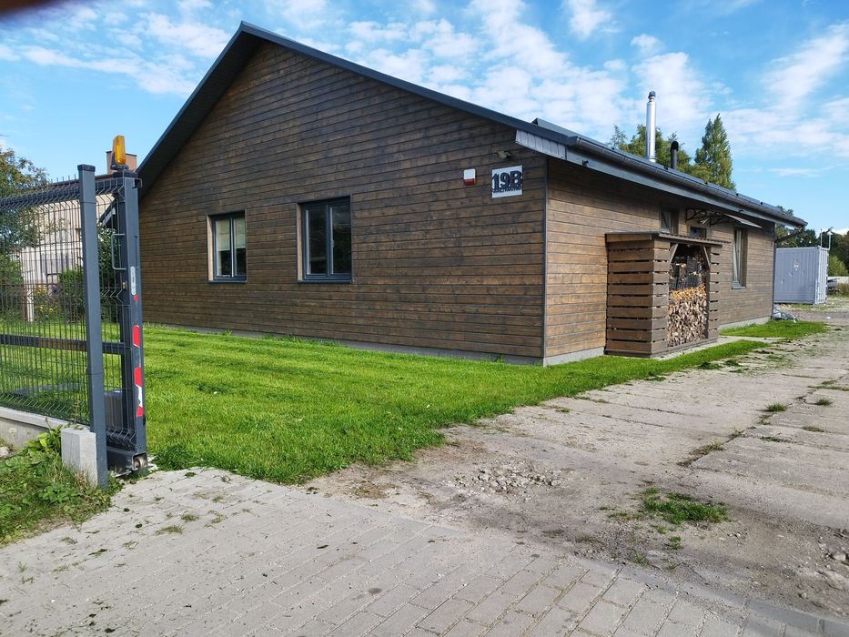 Wynajmę duży garaż z biurem, łazienką, socjal + 2 pomieszczenia