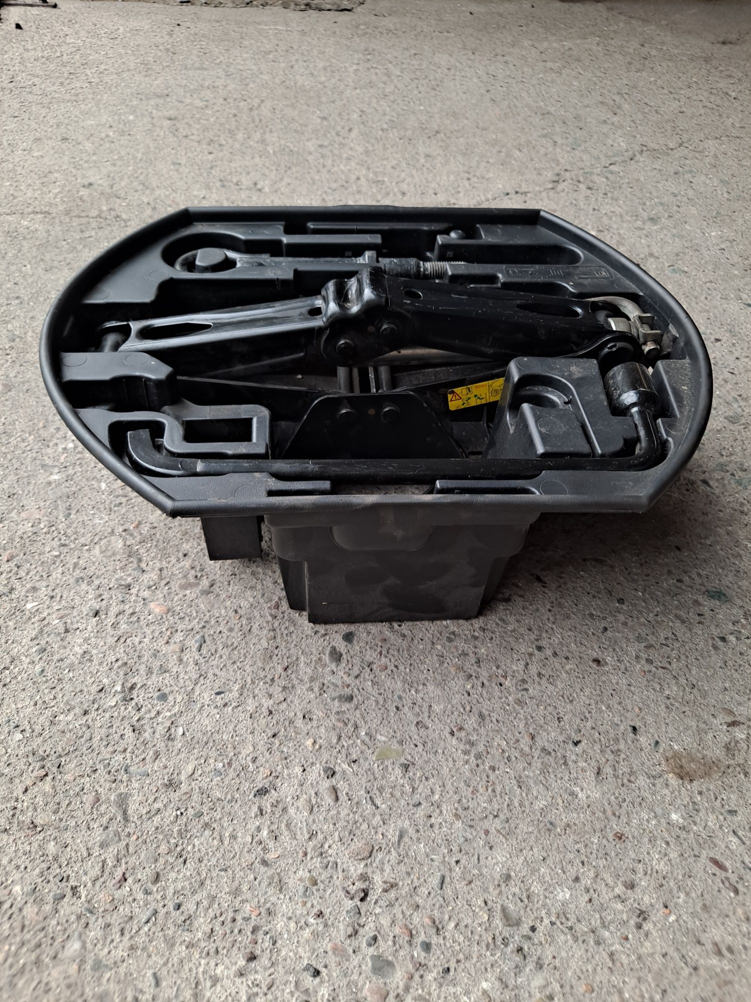 Lewarek zestaw  , hak , klucz peugeot 208 i inne