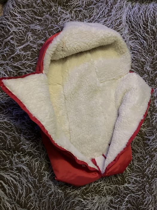 Piccolino śpiworek Alaska otulacz do sanek czerwony z misiem zasuwany