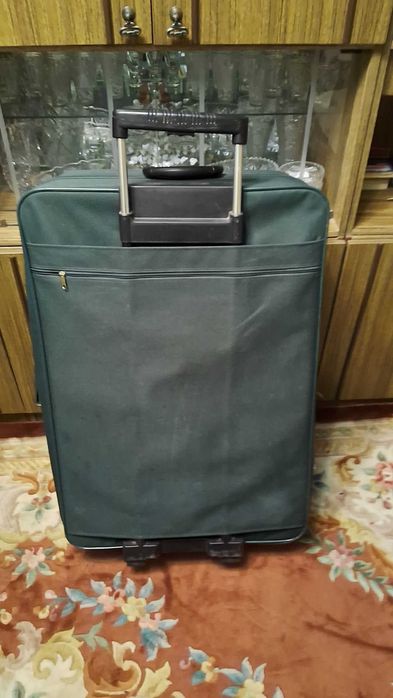 Чемодан очень большого размера на колесах 118см