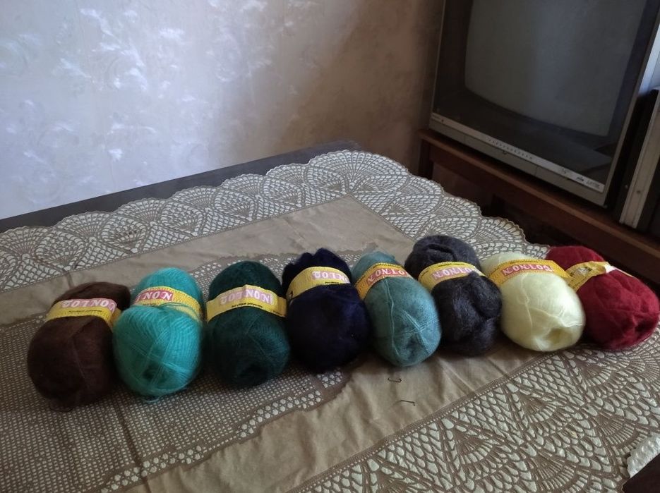 Продаю пряжу. Пряжа пушистая мохер.