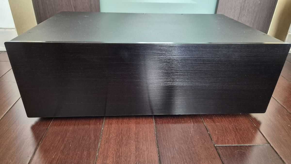 Фільтр-дистриб’ютор Hydra Ultimate 8 Schuko