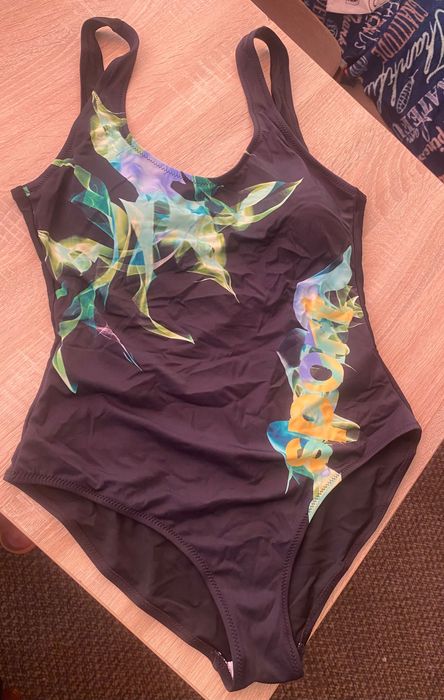 Купальник спортивний жіночий чорного кольору