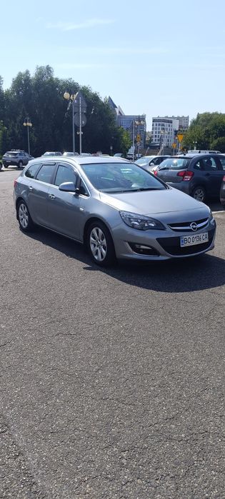 Продається автомобіль Opel Astra J