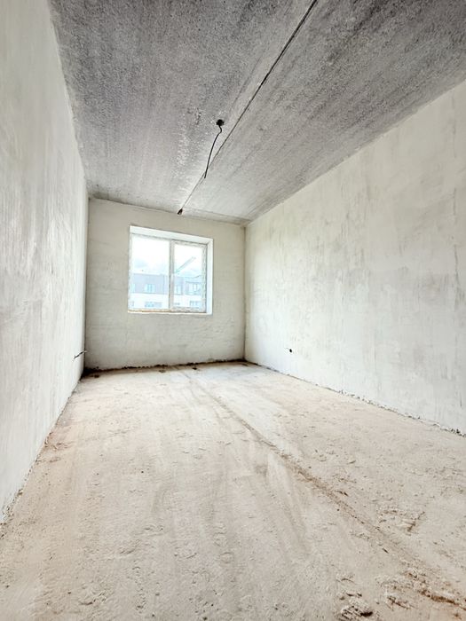 Найдешевша однокімнатна в зданому будинку з мінімальним оформленням