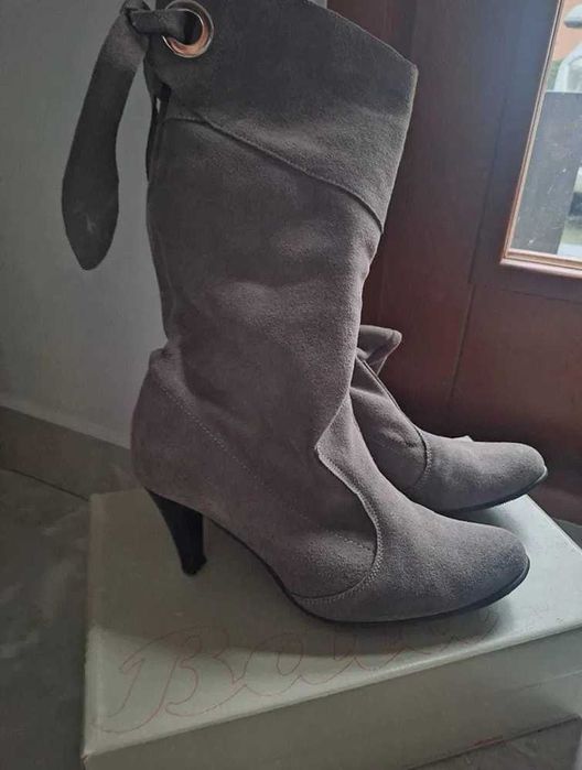 Szare botki na obcasie