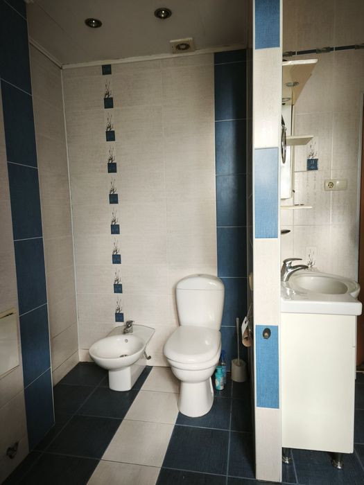 Продаж сучасна 2-х кімнатна в центрі