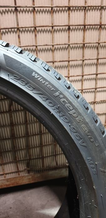 Opony Zimowe 235/40/19 JAK NOWE 7mm Hankook