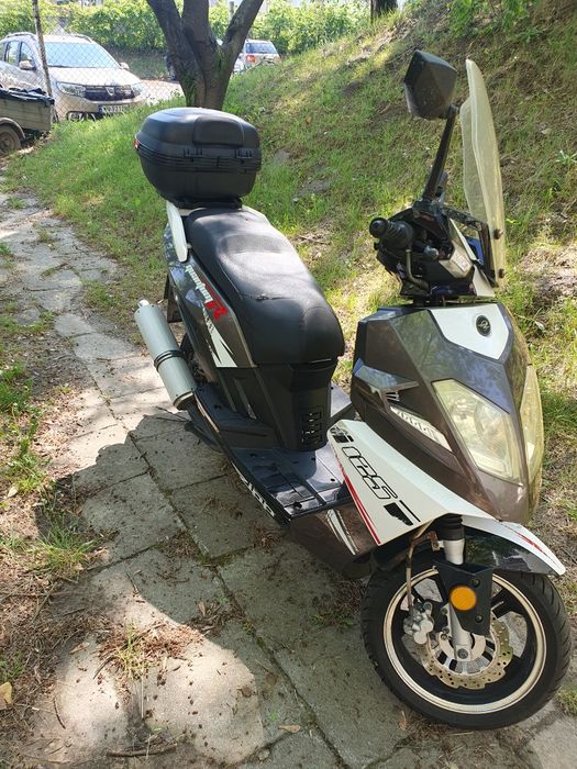 Skuter, motocykl, motor