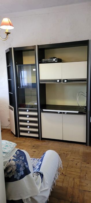 Armário de sala modular com vidro usado, em boas condições