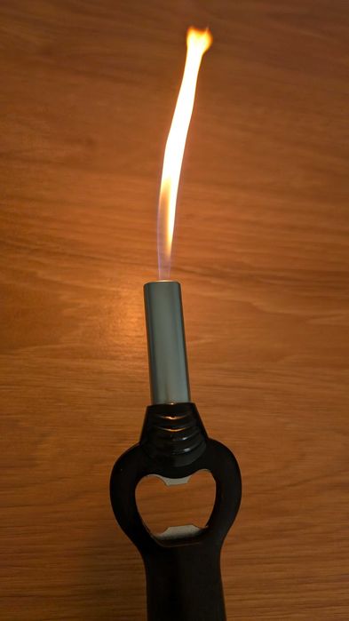 Latarka-zapalarka-otwieracz