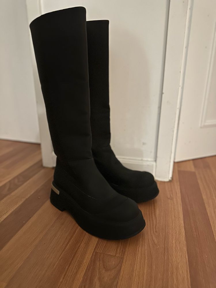 Botas altas de plataforma  preta Zara 40