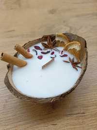 Свічка в кокосі з ароматом кокосу
