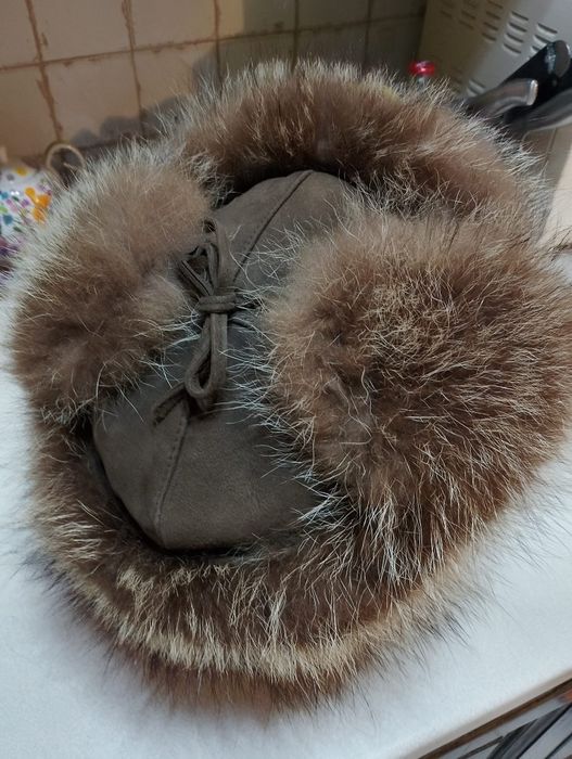 Czapka uszatka zamszowa