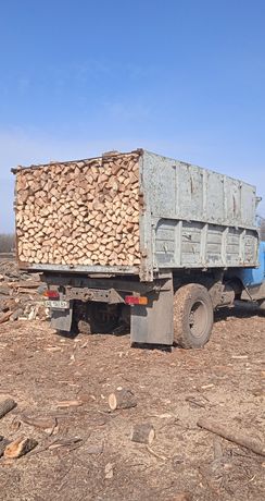 Продам дрова дуб,граб,ясень доставка от 3-х складометров