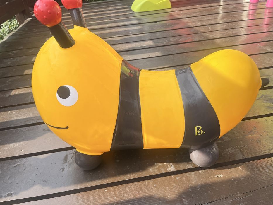 Skoczek Pszczółka Bouncy Boing Bizzi B. Toys