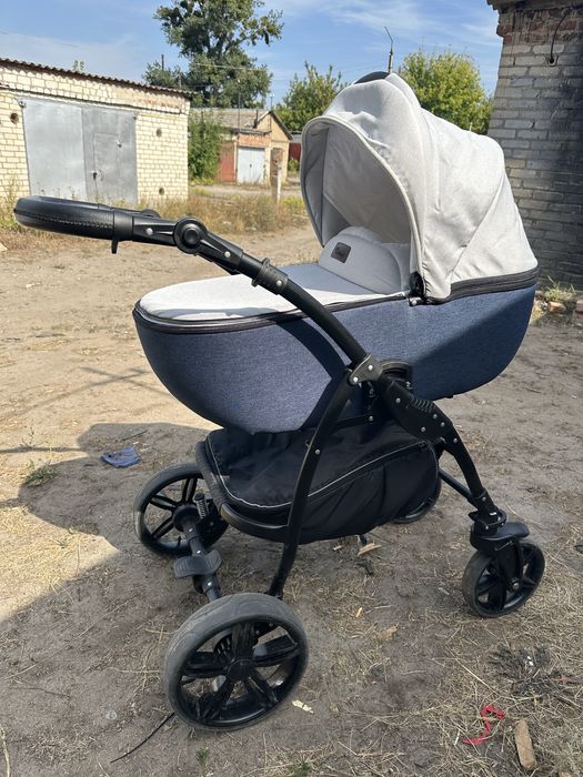 Коляска Classik 2 в 1.   ( на ОЛХ доставки не отписываю )