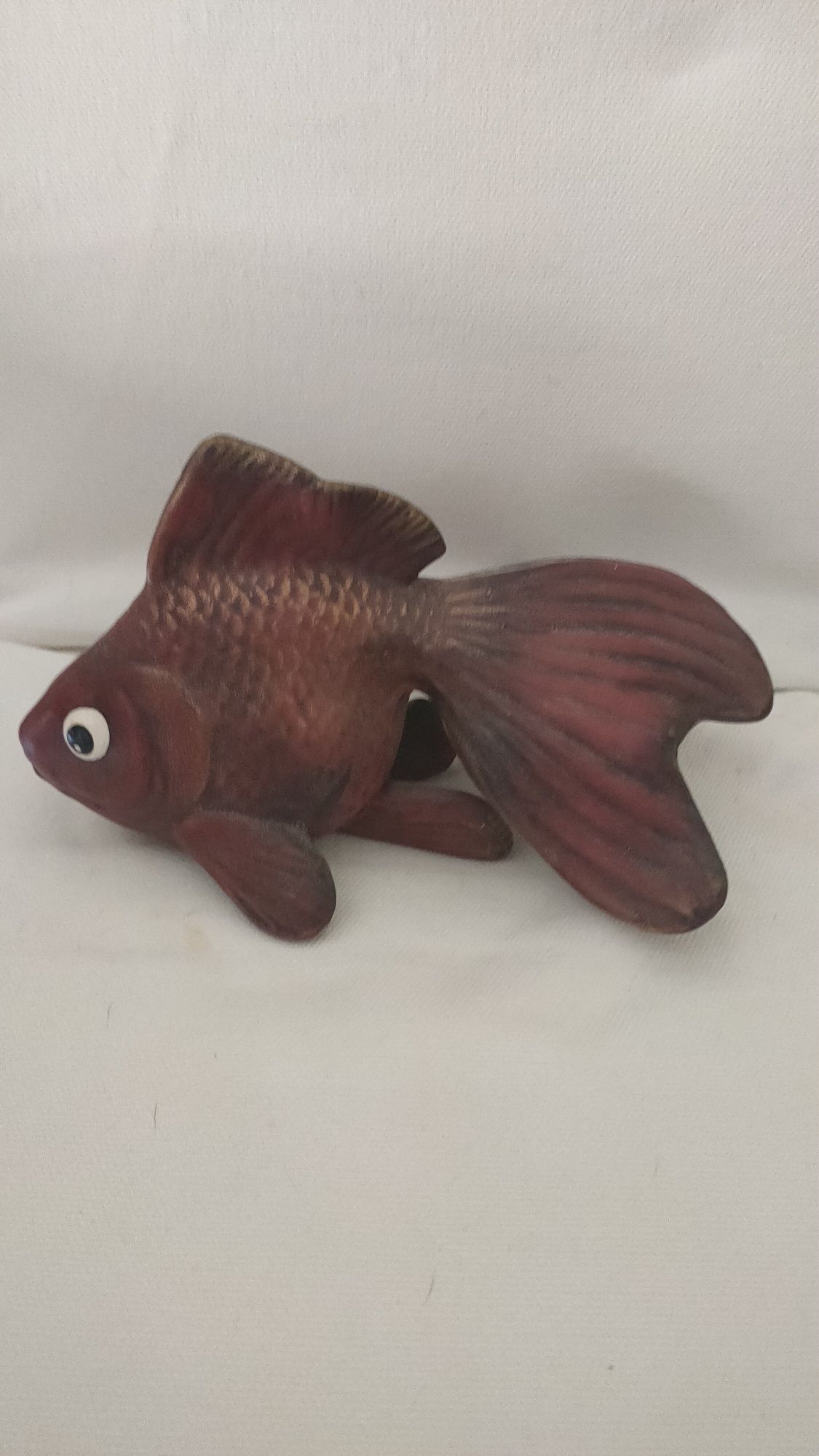 Vende-se peixe em gesso pintado á mão