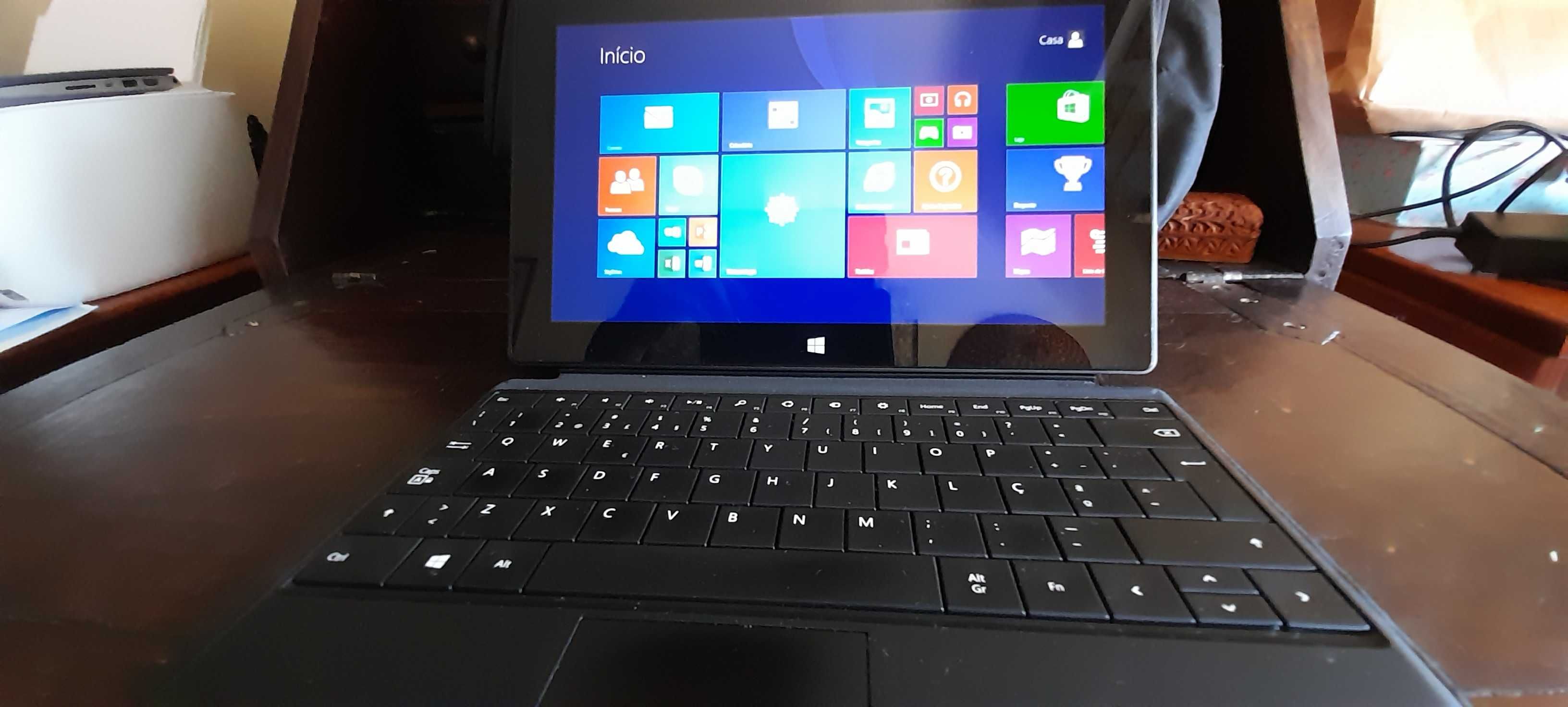 Surface RT 8.1 com teclado rígido, carregador e bolsa de transporte
