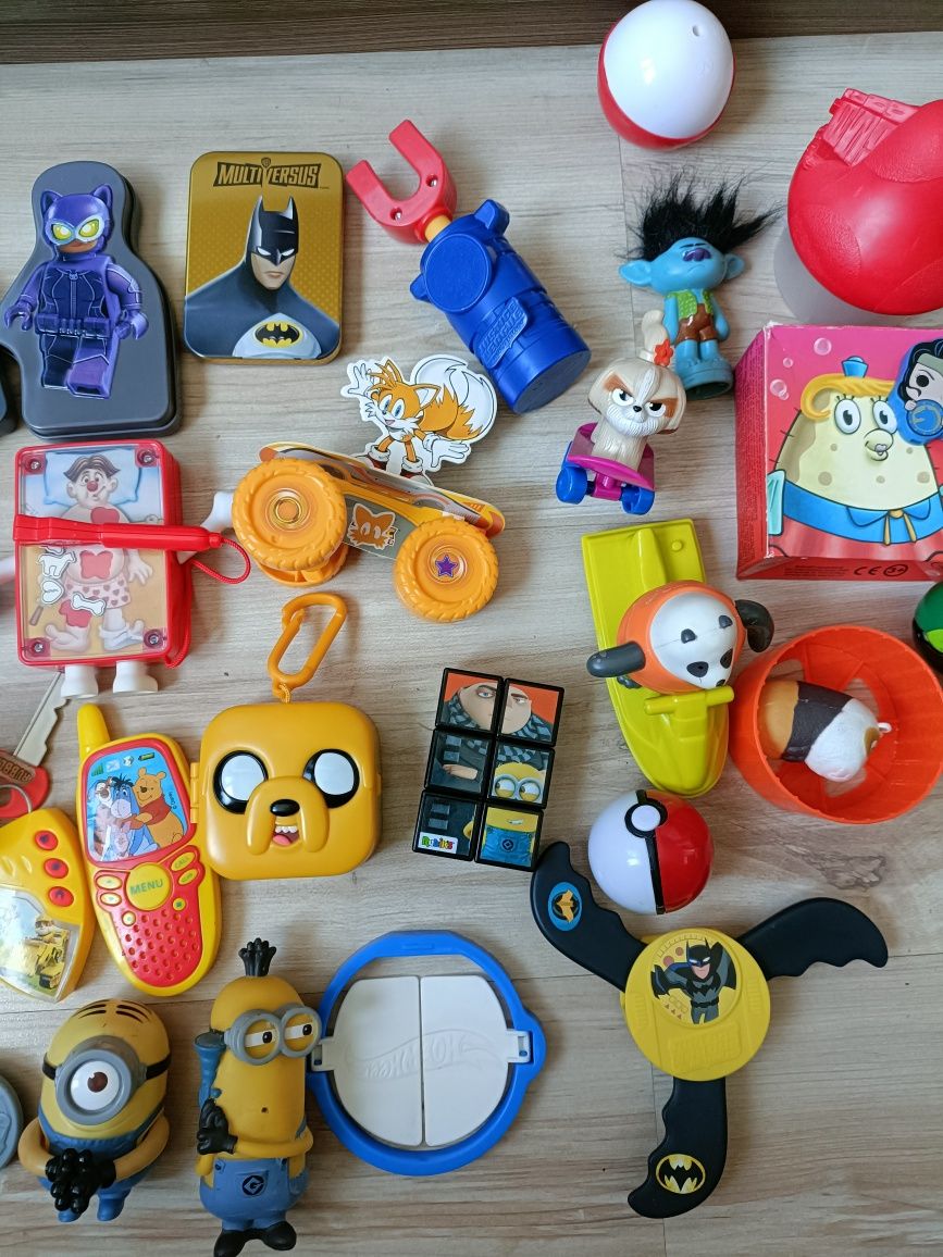 Duży zestaw zabawek gier z Mc Donalda Minionki Batman Snoppy