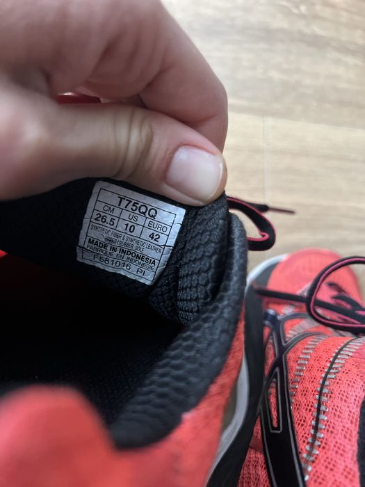 Кросівки asics оригінал( устілка 26,5)