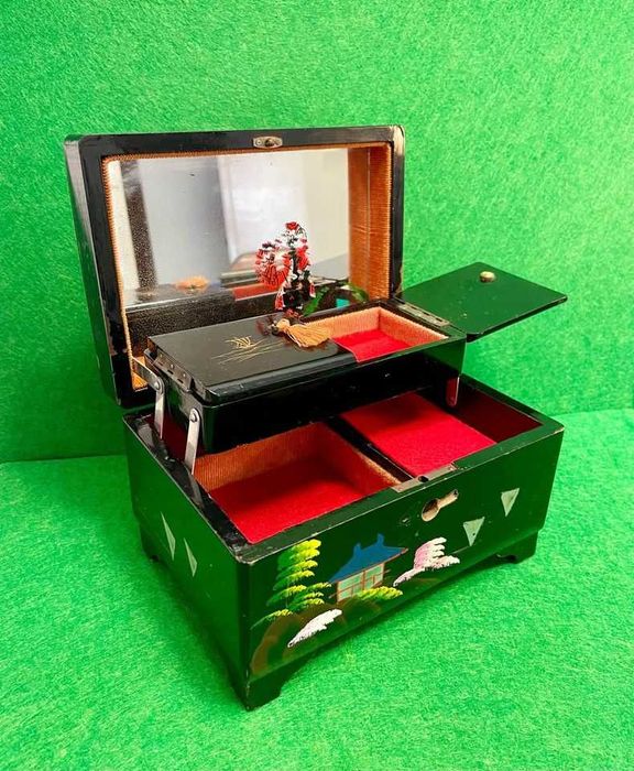 Caixas de música antigas com e sem Porta-Jóias