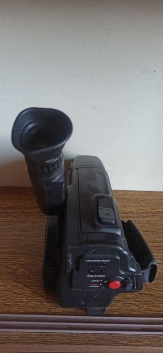 Видеокамеру Samsung VP-K80 (8 мм) б/у