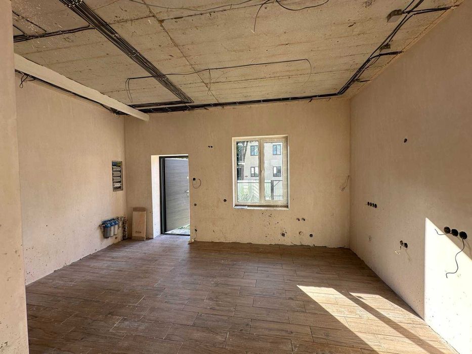 Дуплекс з ремонтом в центрі Ворзеля! Оформлення мінімальне!