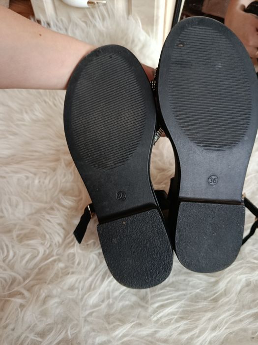 Нові босоніжки 36