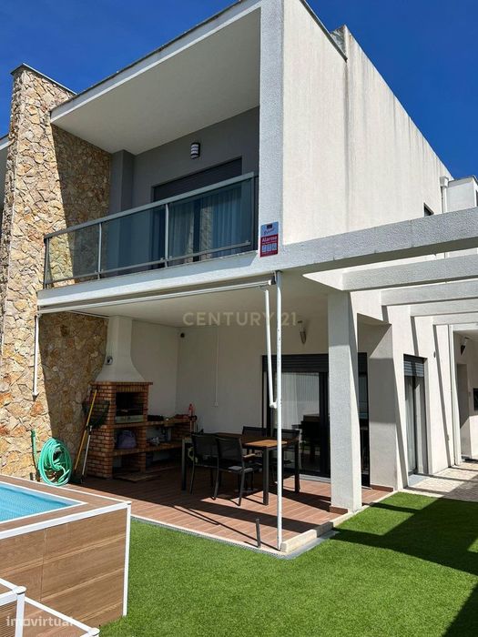 Moradia T3 mobilada com Piscina em Fernão Ferro