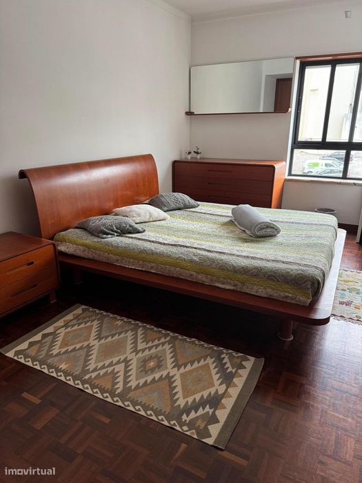 735101 - Quarto com cama de casal em...