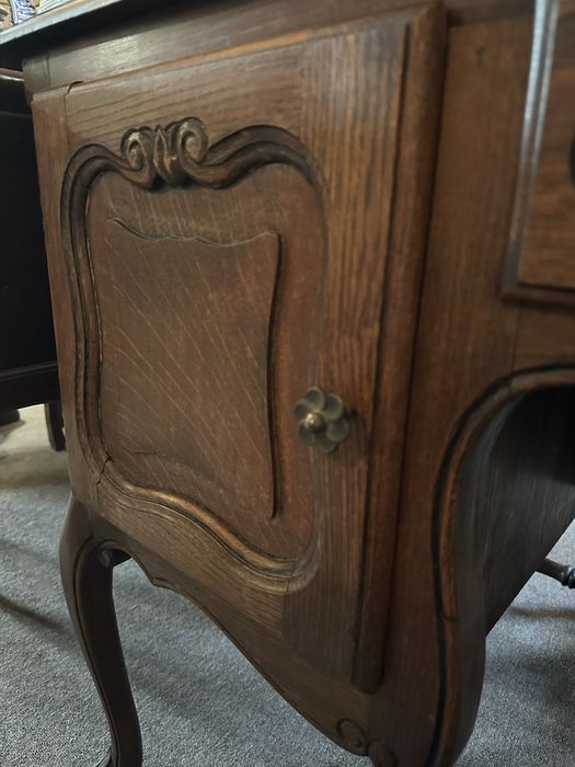 Drewniana toaletka ludwikowska