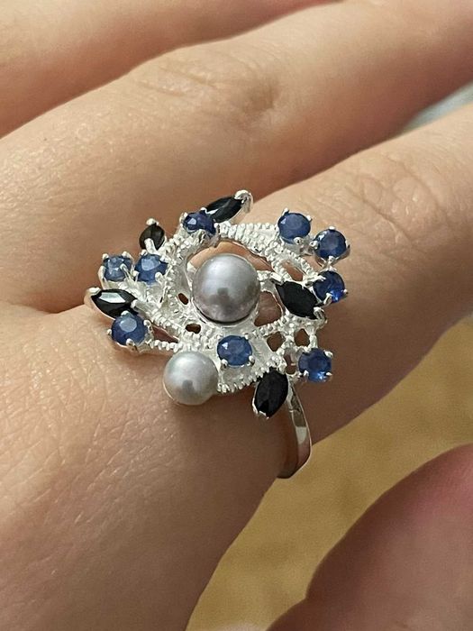 Серебряное кольцо с жемчугом и сапфиром. Размер 18.75