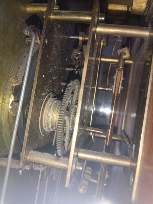 Годинник настінний з двома гірями