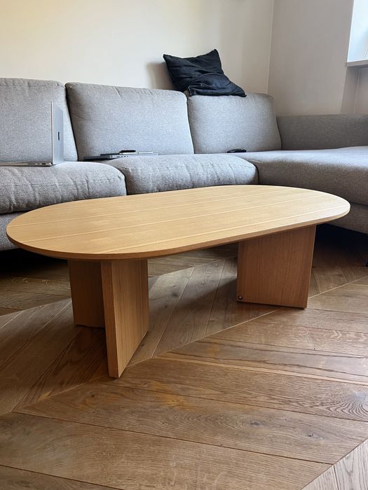 Owalny stolik kawowy z drewna Westwing 55x100 cm